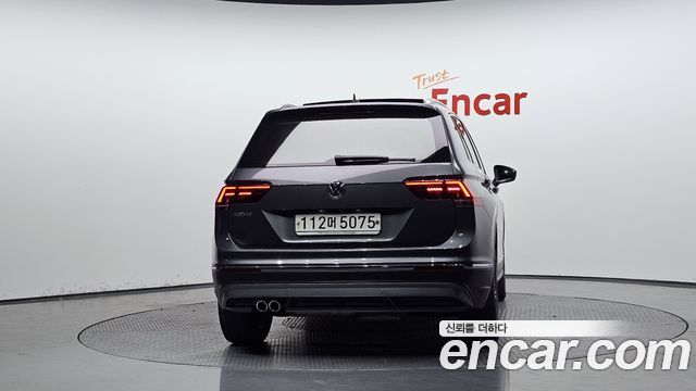 Volkswagen Tiguan 2-го поколения 2.0 TDI Prestige - фото 3