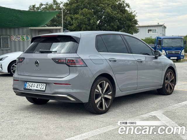 Volkswagen Golf 8-го поколения 2.0 TDI Prestige - фото 1
