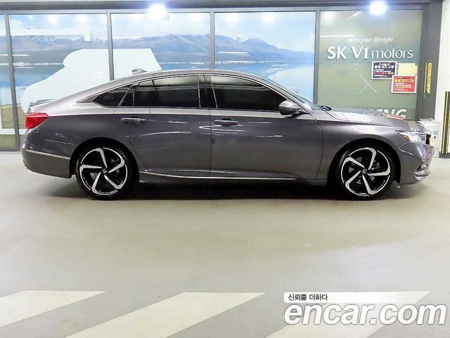 Honda Accord 10-го поколения 2.0 Turbo Sport - фото 2