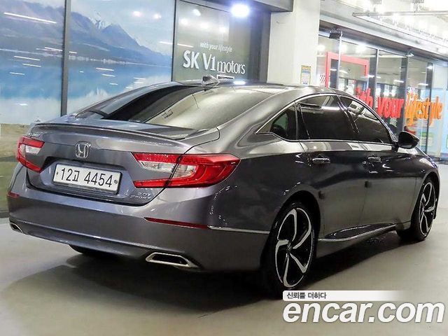 Honda Accord 10-го поколения 2.0 Turbo Sport - фото 3