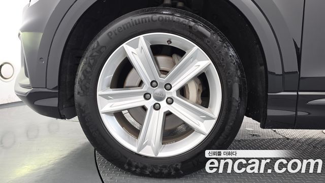 Audi Q8 45 TDI Quattro Premium - фото 4