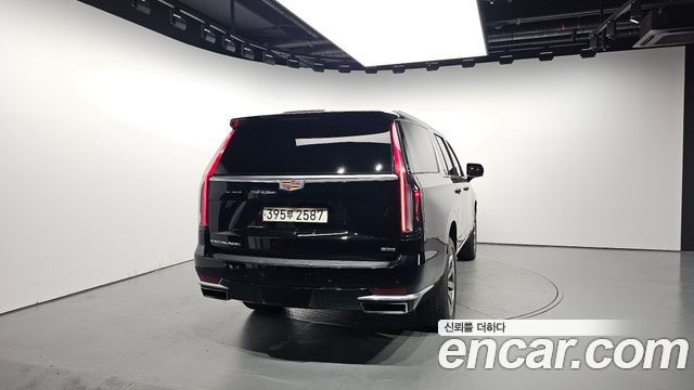Cadillac Escalade 5-го поколения 6.2 ESV ESV Premium Luxury Platinum - фото 3