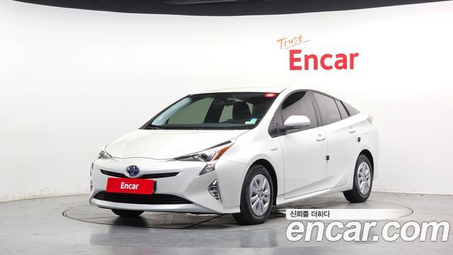Toyota Prius 4-го поколения 1.8 E - фото 0