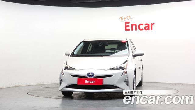 Toyota Prius 4-го поколения 1.8 E - фото 2