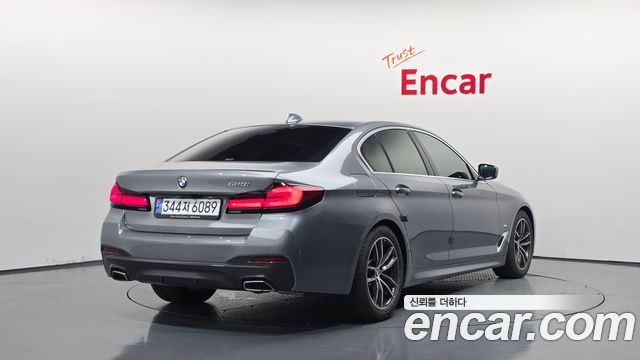 BMW 5 Series G30 520i M Sport - фото 1