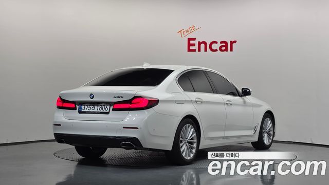 BMW 5 Series G30 520i Luxury - фото 1