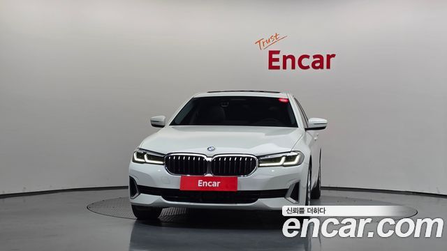 BMW 5 Series G30 520i Luxury - фото 2