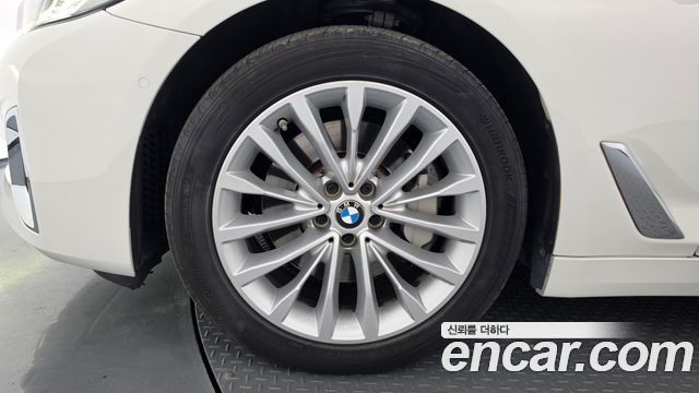 BMW 5 Series G30 520i Luxury - фото 4