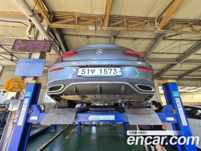 Mercedes-Benz E-Class W213 E220d Cabriolet - фото 1
