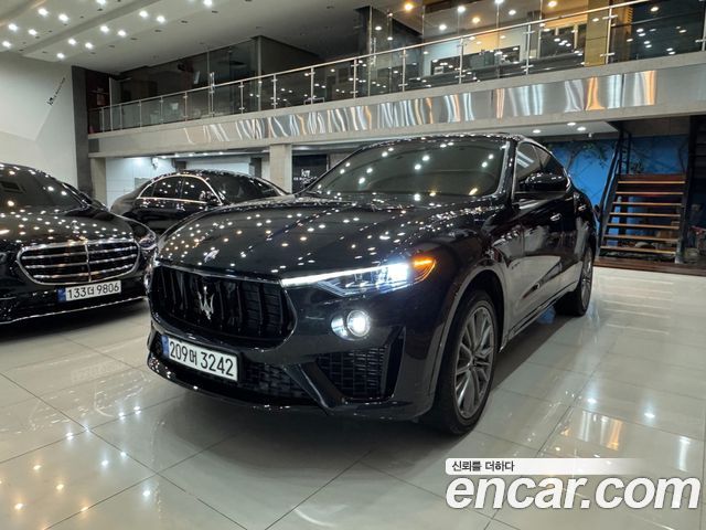 Maserati Levante 3.0 AWD GranSport - фото 0