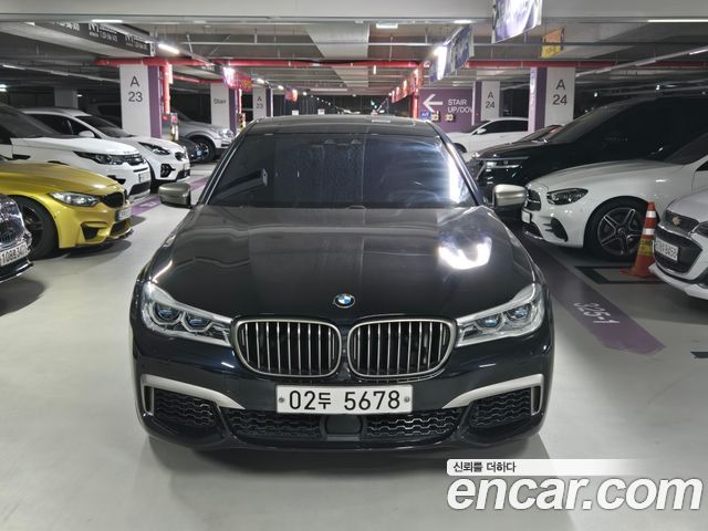 BMW 7 Series G11 M760Li xDrive - фото 0