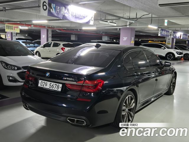 BMW 7 Series G11 M760Li xDrive - фото 3
