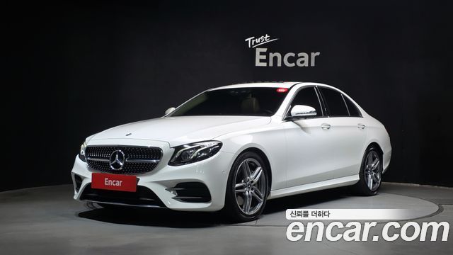 Mercedes-Benz E-Class W213 E300 AMG Line - фото 0