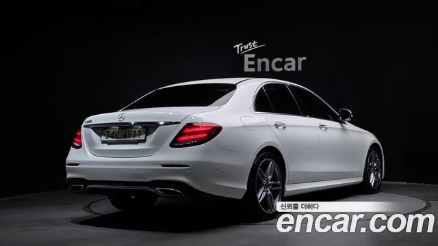 Mercedes-Benz E-Class W213 E300 AMG Line - фото 1