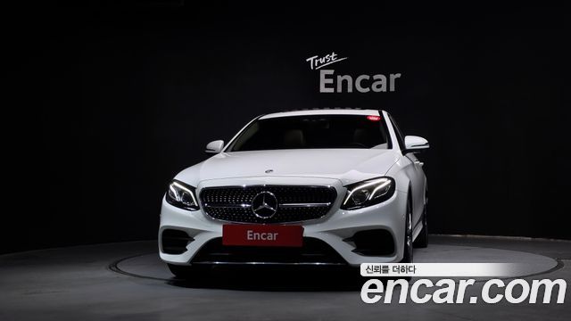 Mercedes-Benz E-Class W213 E300 AMG Line - фото 2