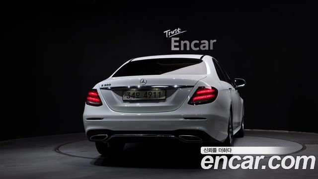 Mercedes-Benz E-Class W213 E300 AMG Line - фото 3