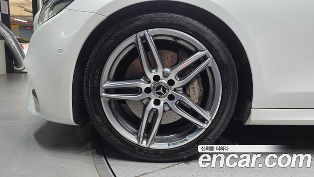 Mercedes-Benz E-Class W213 E300 AMG Line - фото 4