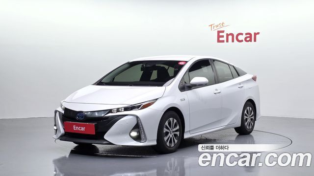 Toyota Prius Prime 1.8 - фото 0