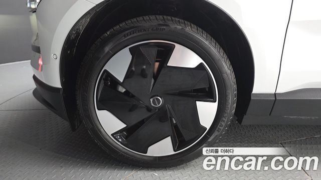 Volvo EX30 Ultra - фото 4