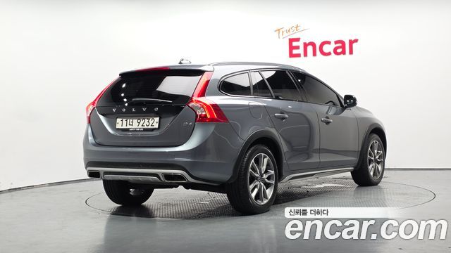 Volvo V60 Cross Country D4 - фото 0