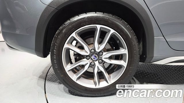 Volvo V60 Cross Country D4 - фото 3