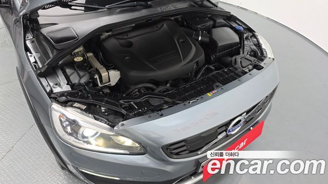 Volvo V60 Cross Country D4 - фото 4