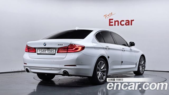 BMW 5 Series G30 530e Luxury - фото 1