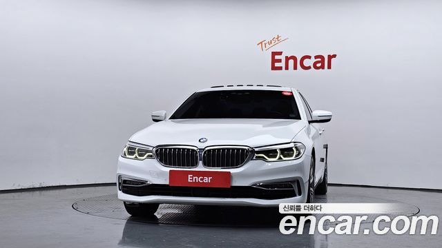 BMW 5 Series G30 530e Luxury - фото 2