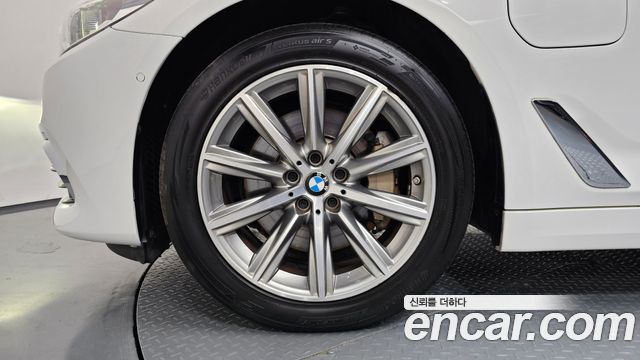 BMW 5 Series G30 530e Luxury - фото 4