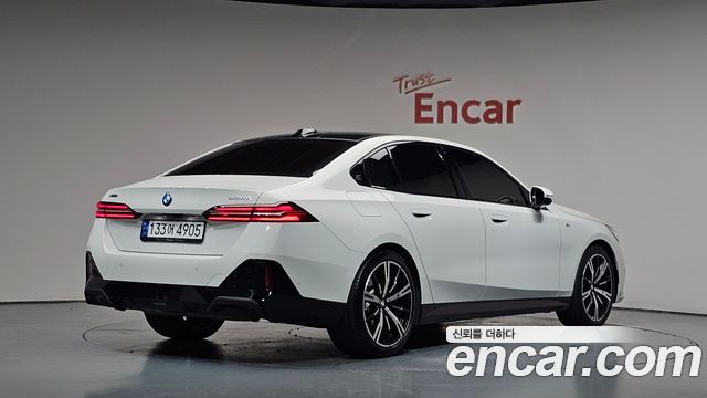 BMW 5 Series G60 530i xDrive M Sport - фото 0