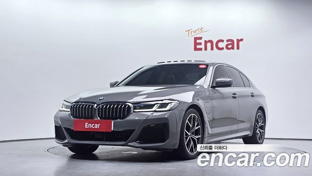 BMW 5 Series G30 530e M Sport - фото 0