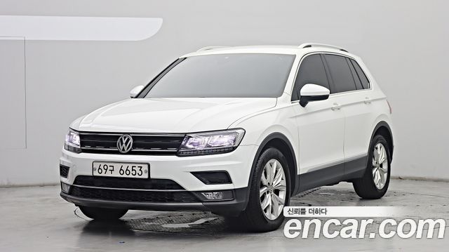 Volkswagen Tiguan 2-го поколения 2.0 TDI Premium - фото 0