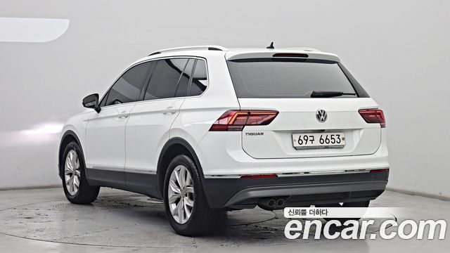 Volkswagen Tiguan 2-го поколения 2.0 TDI Premium - фото 3