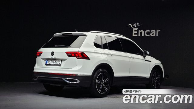 Volkswagen Tiguan 2-го поколения 2.0 TDI Premium - фото 1