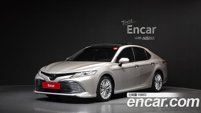 Toyota Camry XV70 2.5 - фото 0