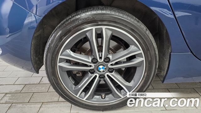 BMW 1 Series F40 120i Sports - фото 4