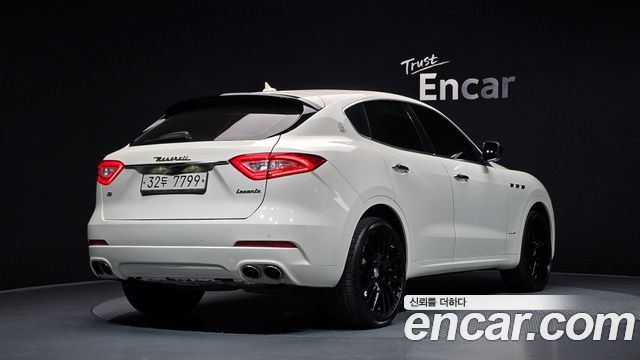 Maserati Levante 3.0 Diesel AWD GranLusso - фото 1