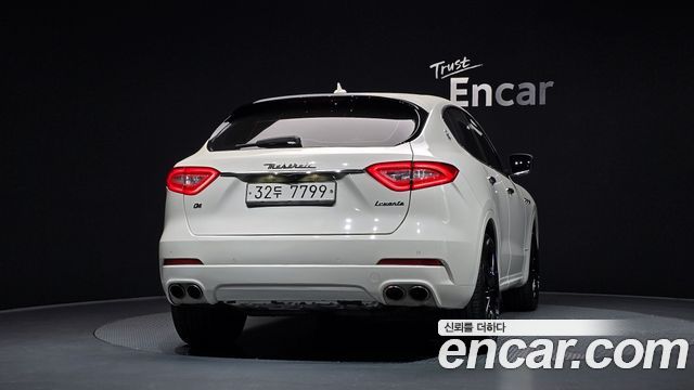 Maserati Levante 3.0 Diesel AWD GranLusso - фото 3