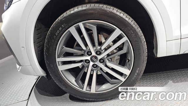 Audi Q5 FY 40 TDI Quattro Premium - фото 4