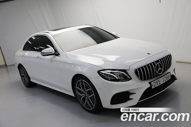 Mercedes-Benz E-Class W213 E300 AMG Line - фото 1