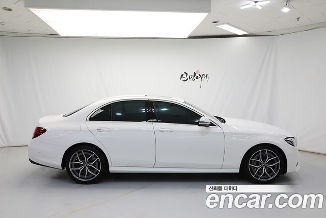 Mercedes-Benz E-Class W213 E300 AMG Line - фото 2