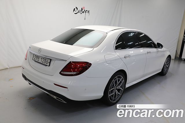Mercedes-Benz E-Class W213 E300 AMG Line - фото 3