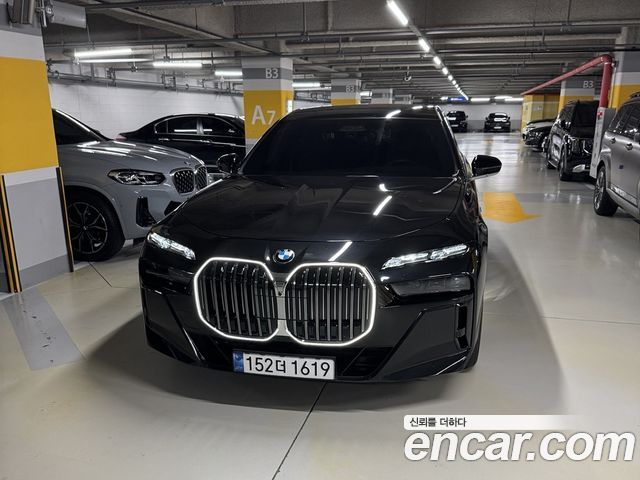 BMW 7 Series G70 740i xDrive M Sport - фото 0