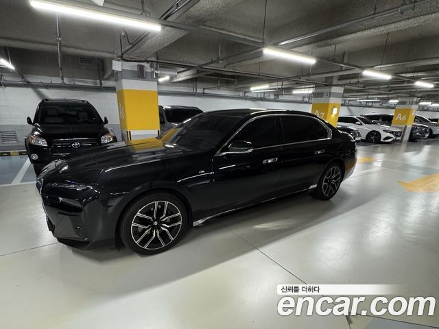 BMW 7 Series G70 740i xDrive M Sport - фото 1