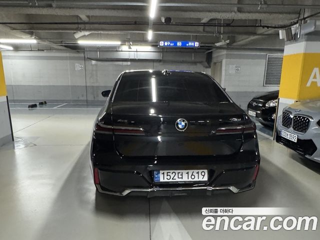 BMW 7 Series G70 740i xDrive M Sport - фото 2