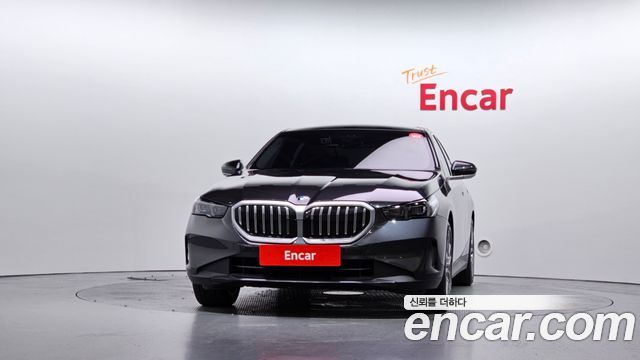 BMW 5 Series G60 530i xDrive - фото 2