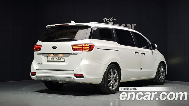 Kia Carnival New 9-Seater Luxury - фото 1