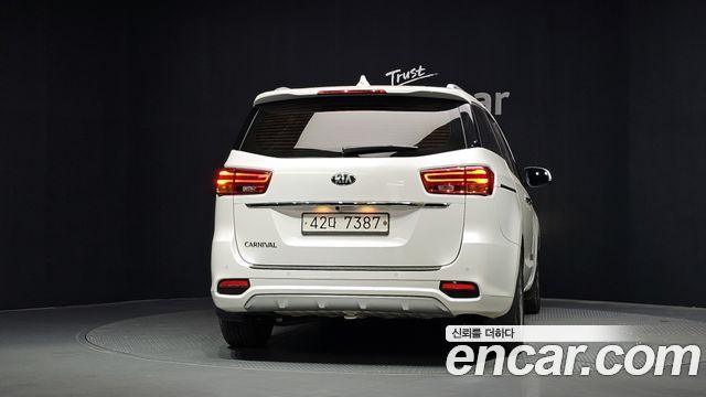 Kia Carnival New 9-Seater Luxury - фото 3