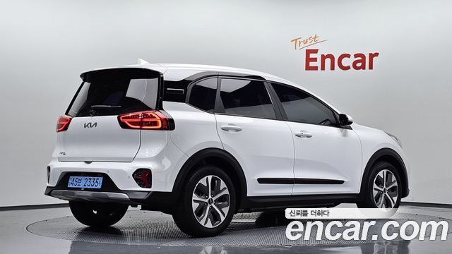 Kia Niro Plus Air - фото 1