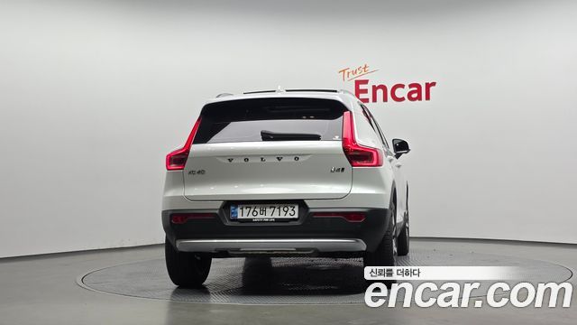 Volvo XC40 B4 Ultimate Bright - фото 3